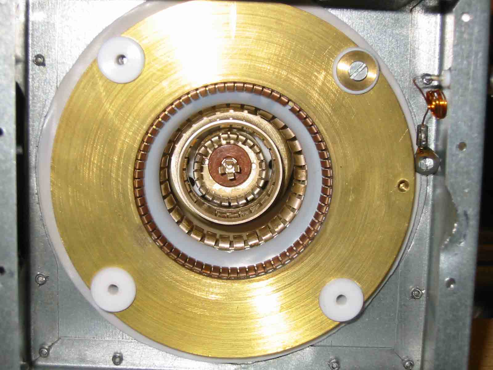 Anode decoupling